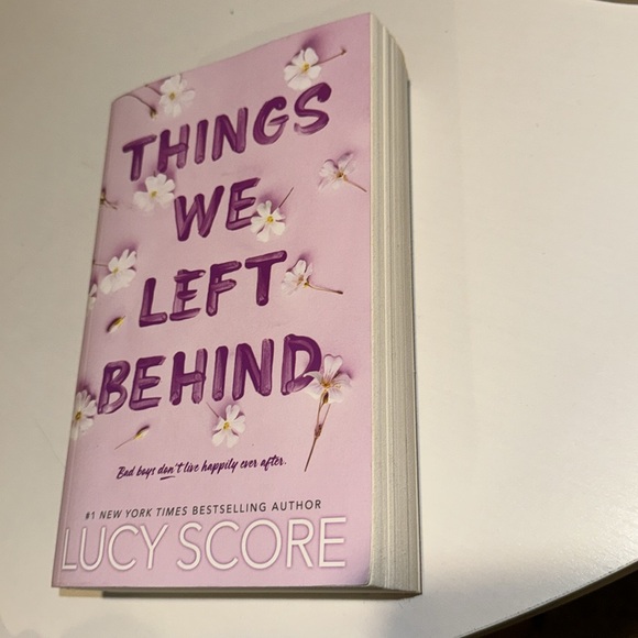📖 “ Things We Left Behind” by Lucy Score #1 New York Times best selling authors - Picture 2 of 6